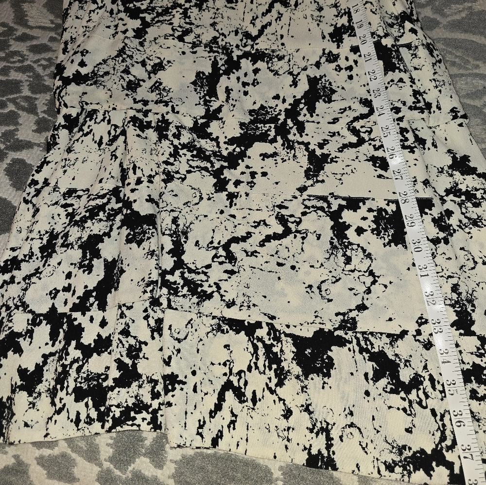 BANANA REPUBLIC Black and Cream tiered Abstract Print Fabric Lined
